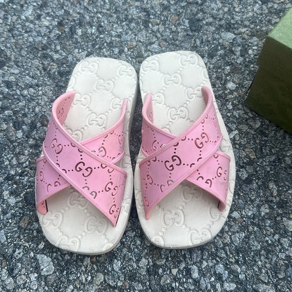 Gucci - Picture 2 of 8